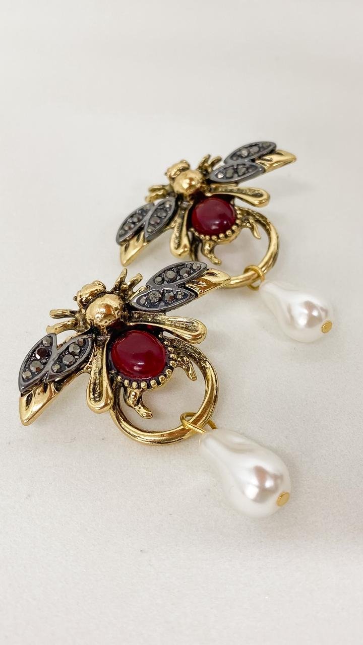 Brinco Abelha Rainha Vintage